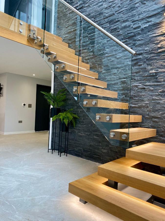 Stunning Modern Home Set In Beautiful Grounds. Bath Esterno foto