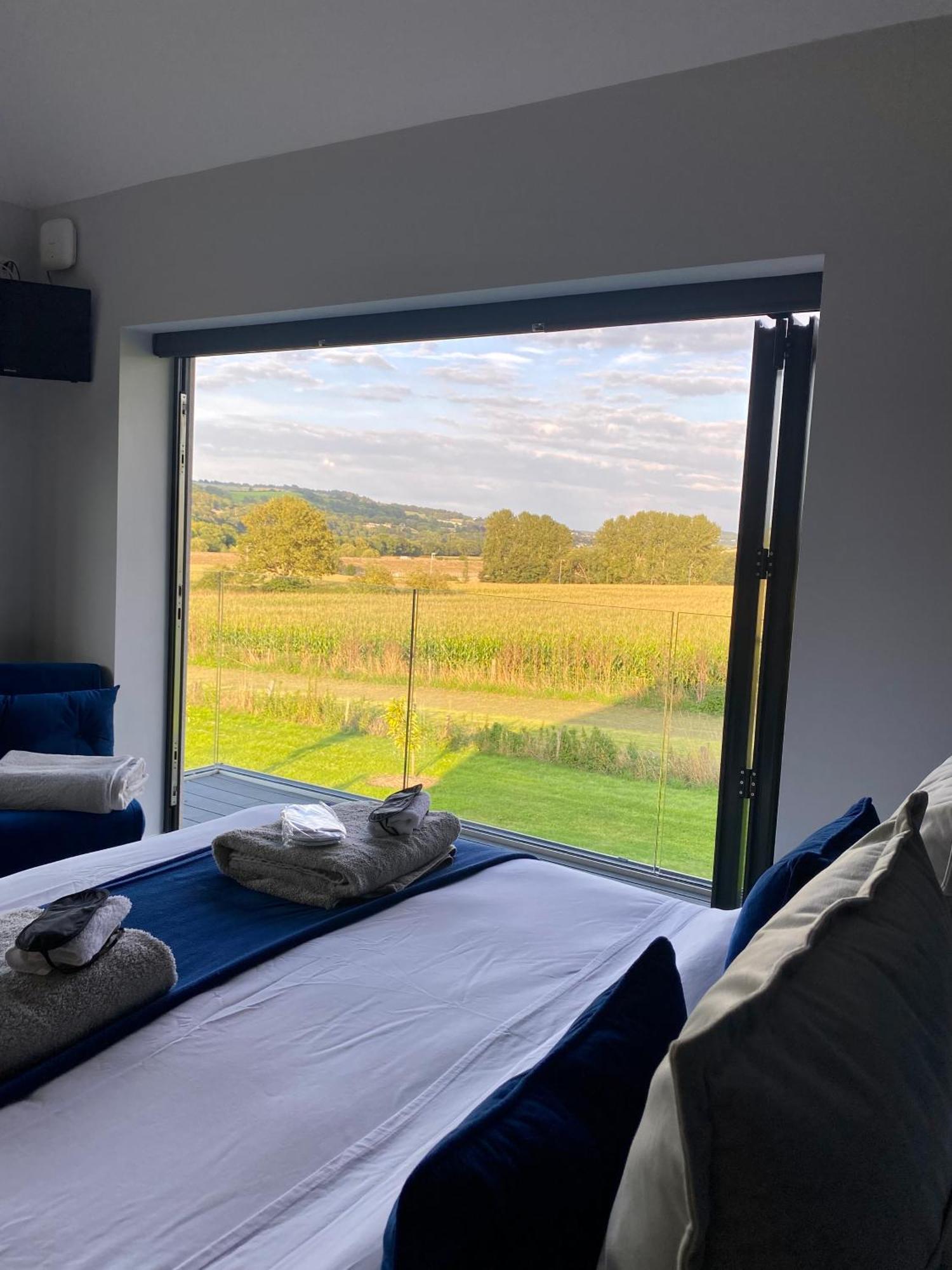 Stunning Modern Home Set In Beautiful Grounds. Bath Esterno foto