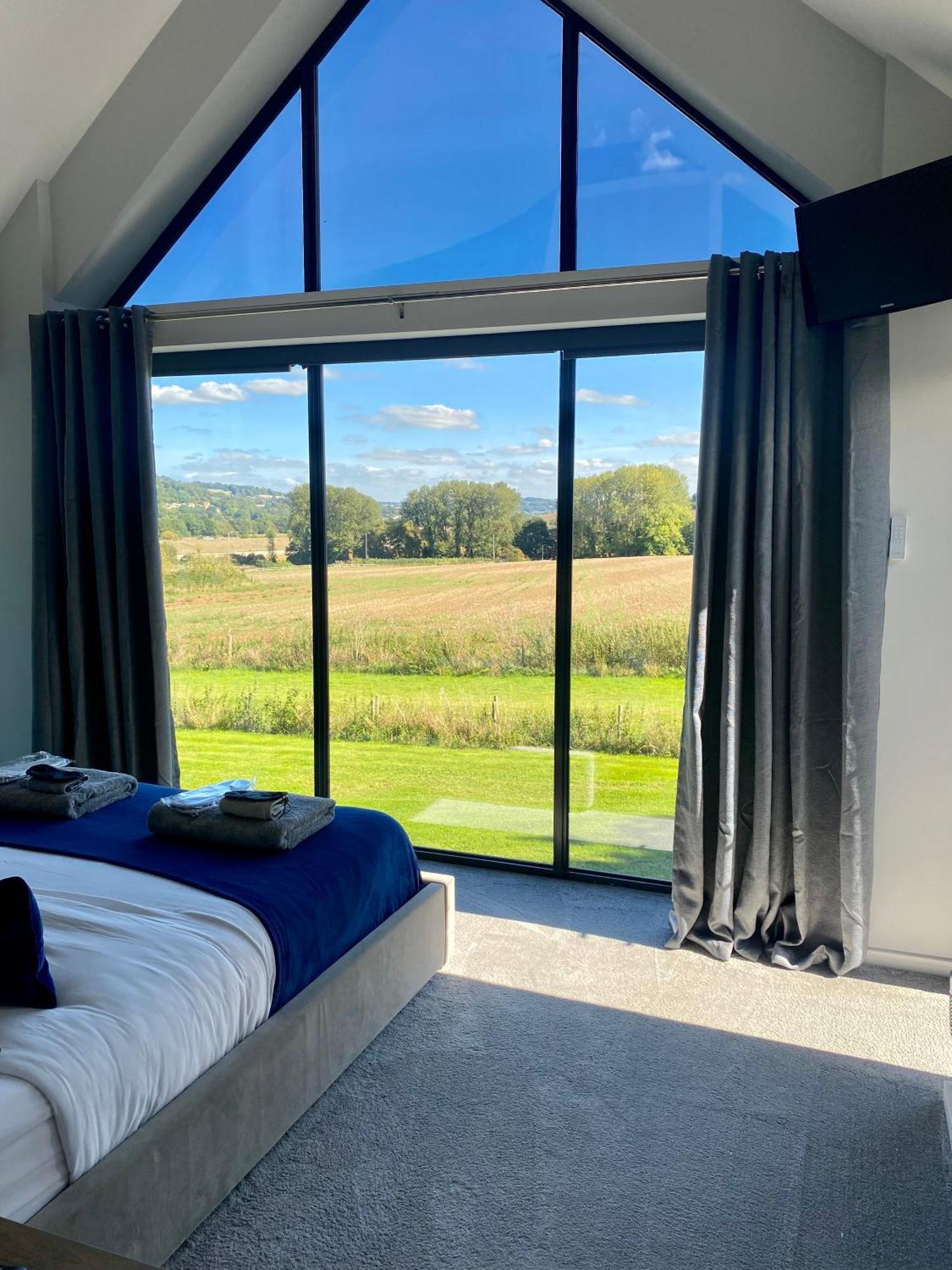 Stunning Modern Home Set In Beautiful Grounds. Bath Esterno foto