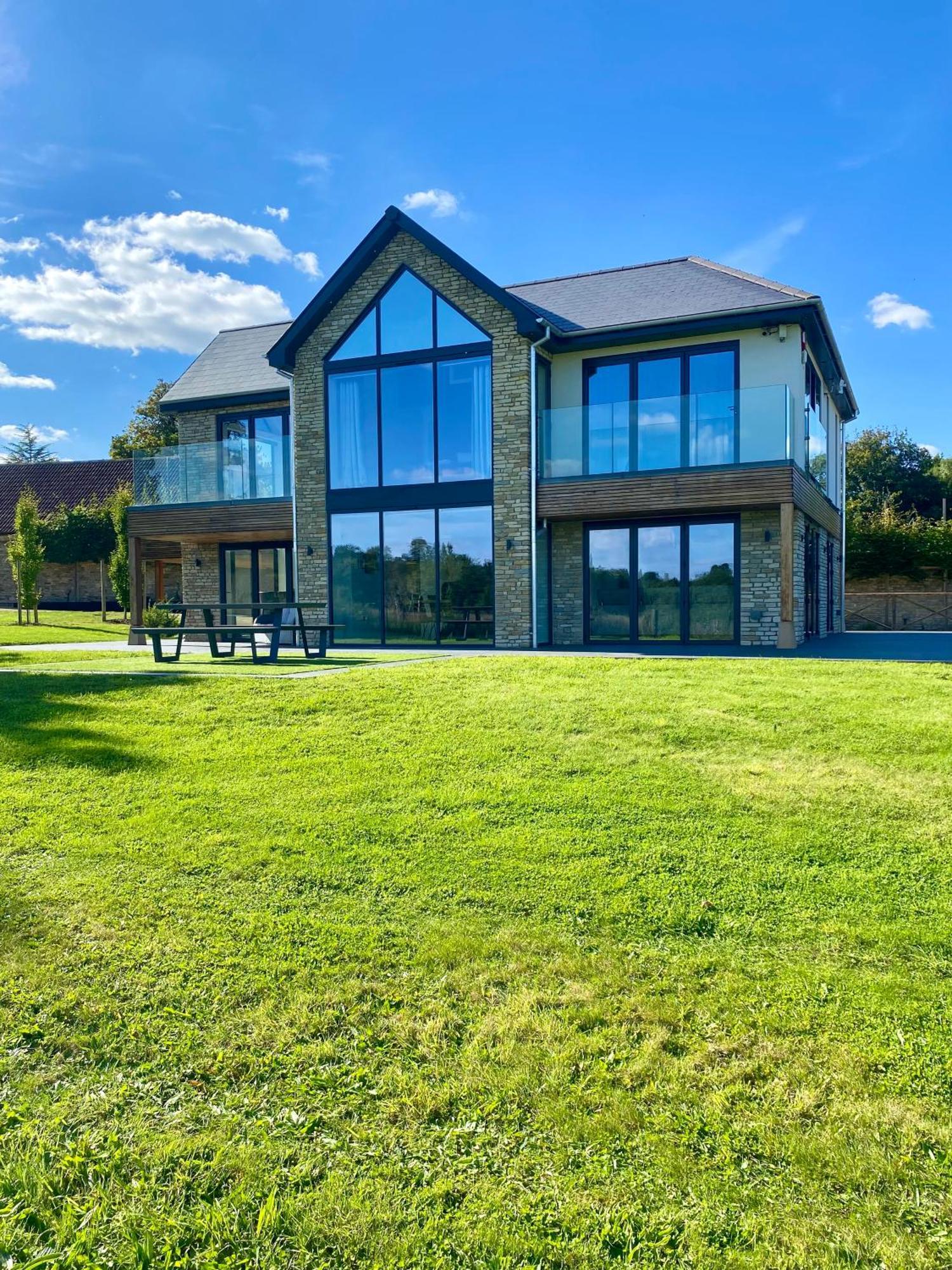 Stunning Modern Home Set In Beautiful Grounds. Bath Esterno foto