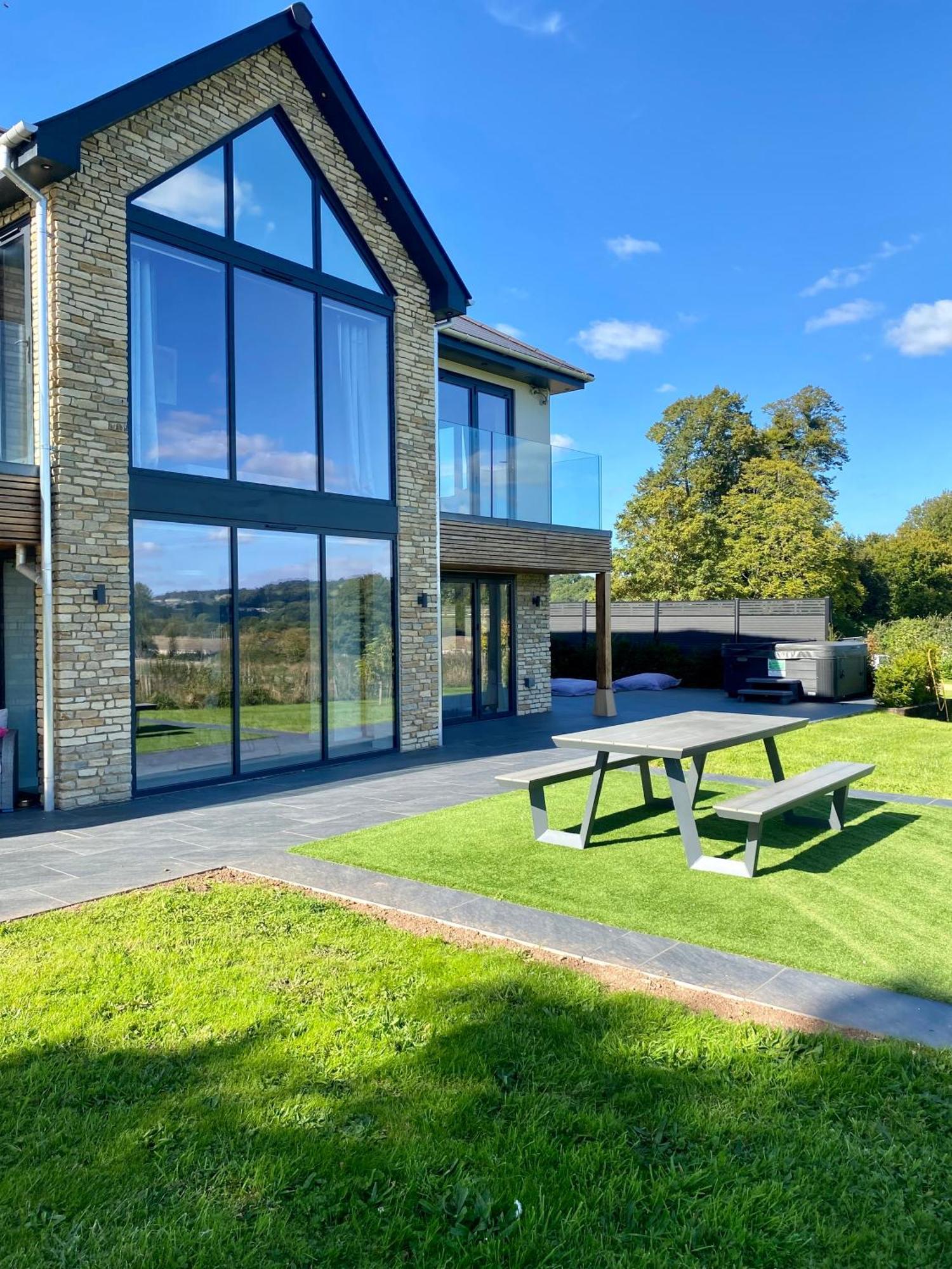 Stunning Modern Home Set In Beautiful Grounds. Bath Esterno foto