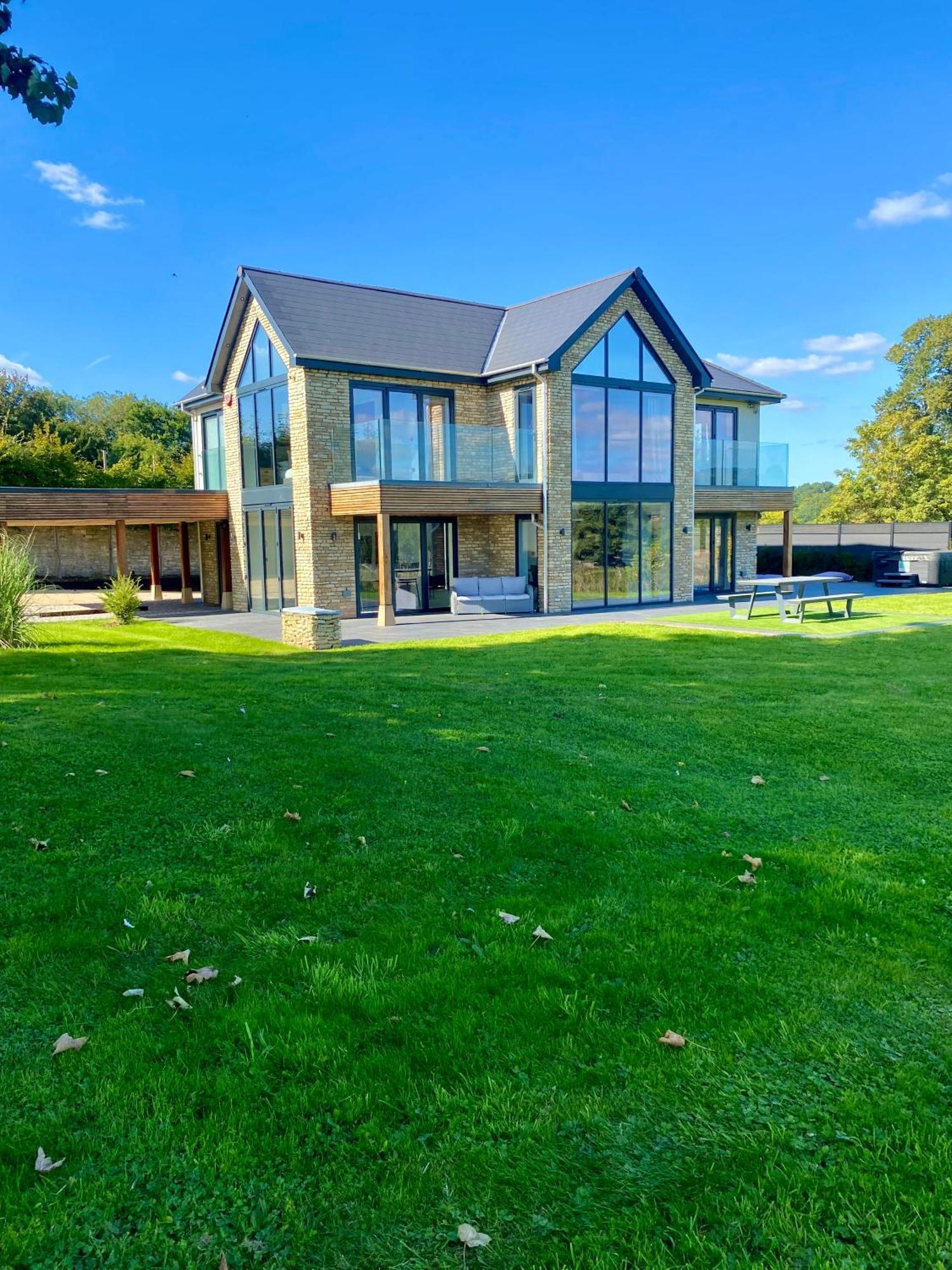 Stunning Modern Home Set In Beautiful Grounds. Bath Esterno foto